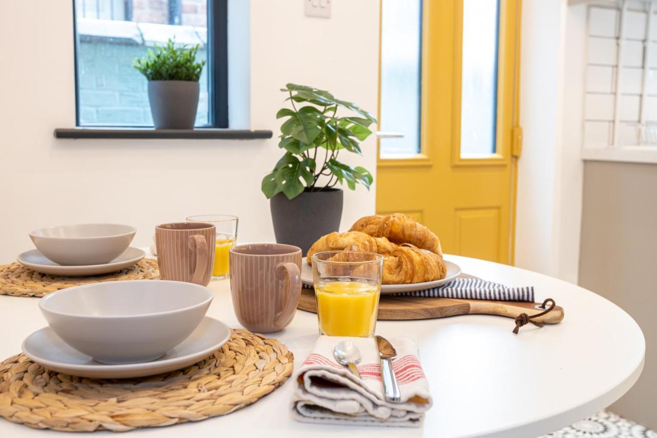 Villa Stunning Scandi 3 Bed House In Manchester-Parking Extérieur photo