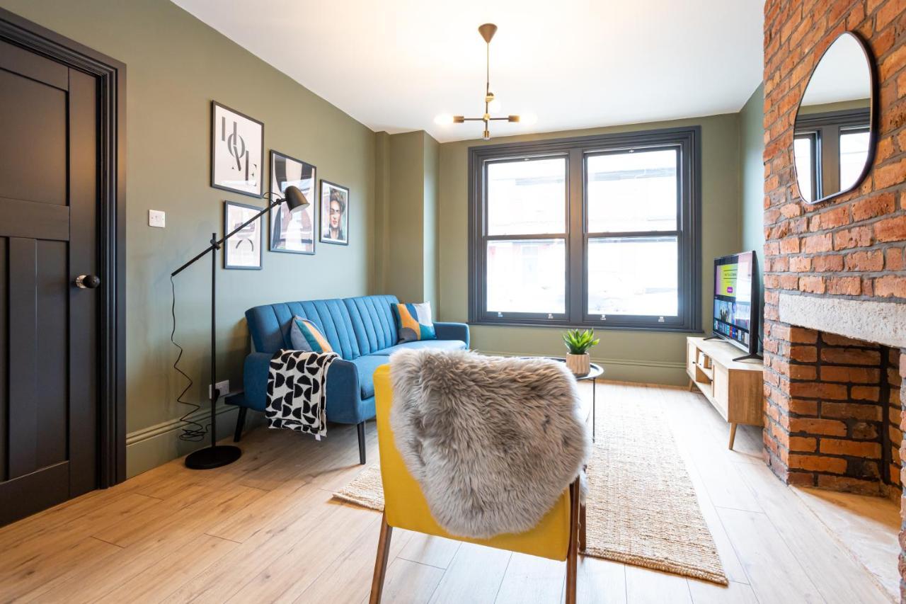 Villa Stunning Scandi 3 Bed House In Manchester-Parking Extérieur photo