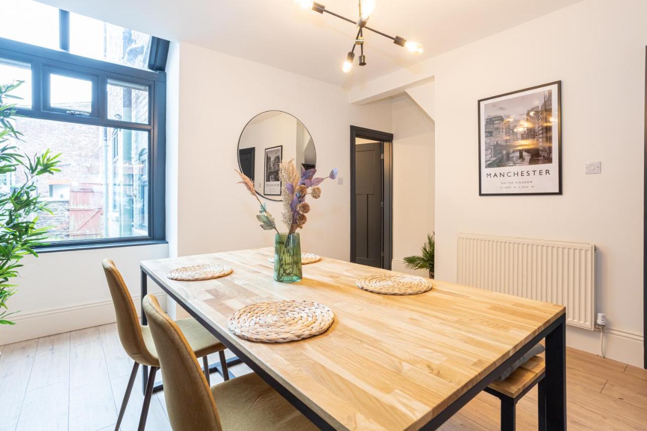Villa Stunning Scandi 3 Bed House In Manchester-Parking Extérieur photo