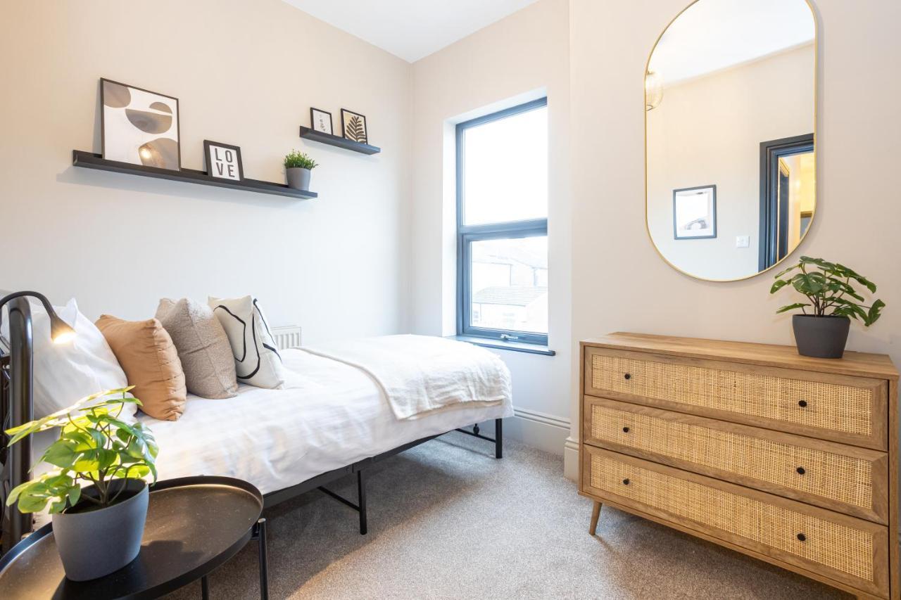 Villa Stunning Scandi 3 Bed House In Manchester-Parking Extérieur photo